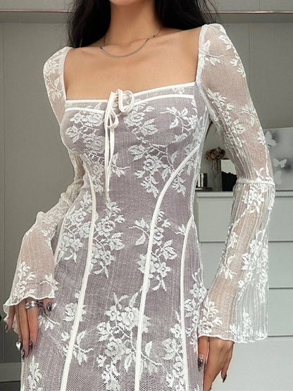 Robe Longue Élégante | Dentelle, Bustier, Col Carré, Manches Évasées